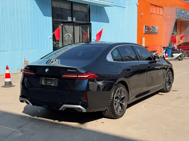 BMW 5 Series — Фото автомобиля 5