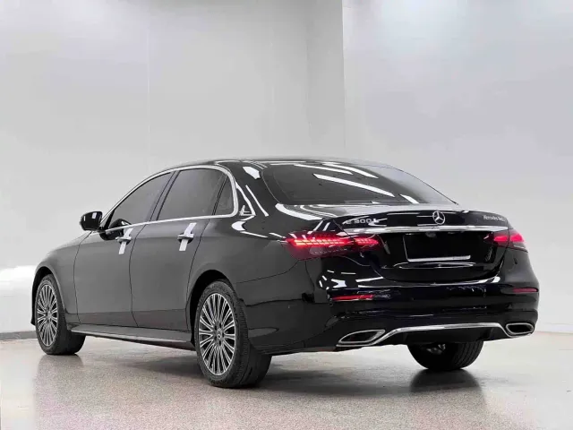 Mercedes-Benz E-Class — Фото автомобиля 5