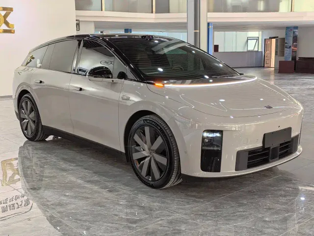 Li Auto i6 — Фото автомобиля 3