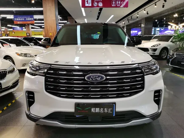 Ford Explorer — Фото автомобиля 2