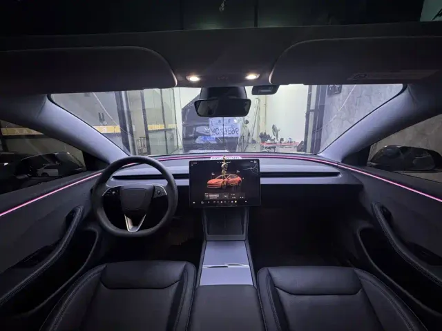 Tesla Model 3 — Фото автомобиля 9