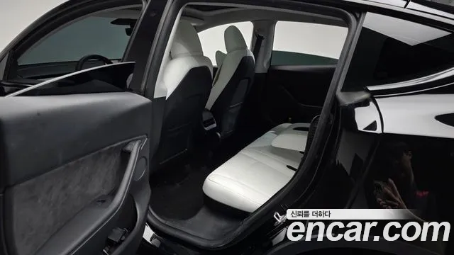 Tesla Model Y — Фото автомобиля 16