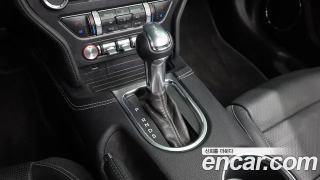Ford Mustang — Фото автомобиля 12