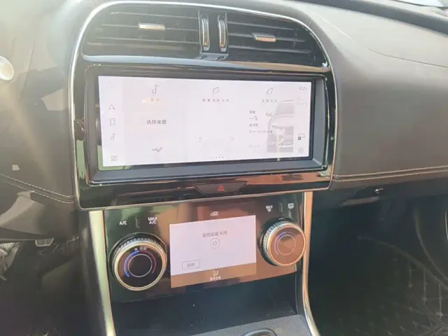 Jaguar XEL — Фото автомобиля 12