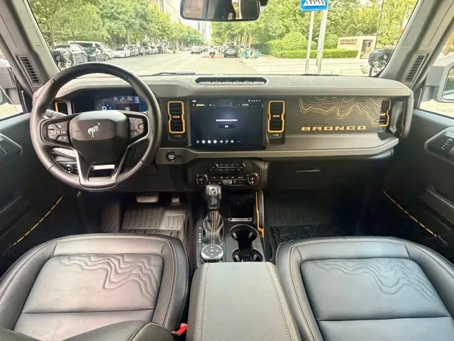 Ford Bronco — Фото автомобиля 9