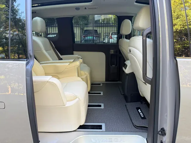 Li Auto MEGA — Фото автомобиля 8
