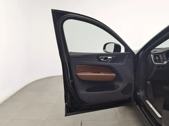 Volvo XC60 — Фото автомобиля 8