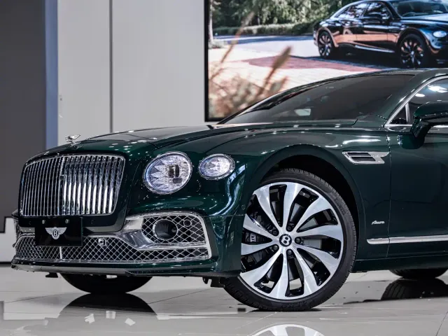 Bentley Flying Spur — Фото автомобиля 7