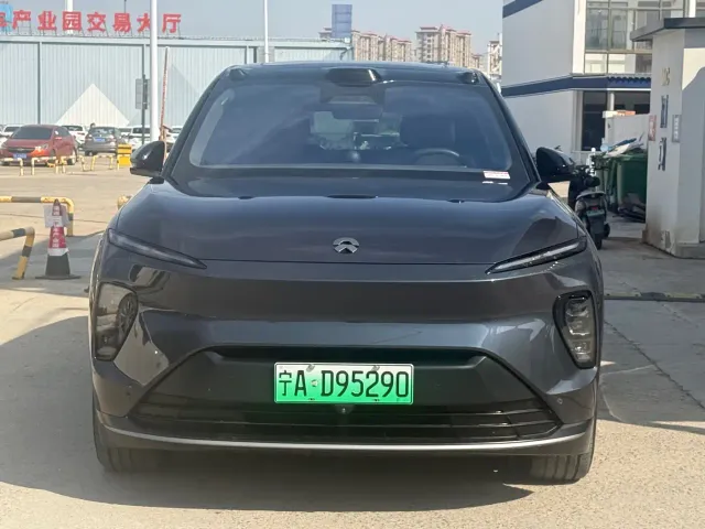 Nio ES8 — Фото автомобиля 2