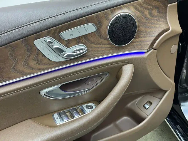 Mercedes-Benz E-Class — Фото автомобиля 10
