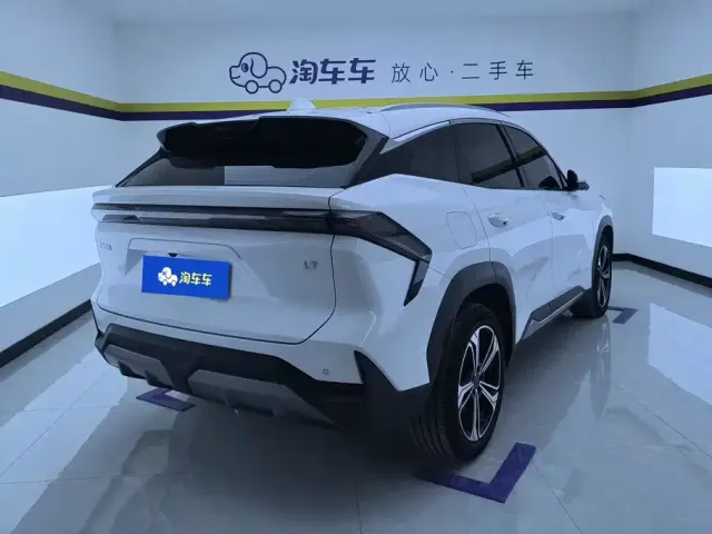 Geely Galaxy Galaxy L7 2024 1.5T 115km PLUS Soaring Dragon Edition — Фото автомобиля 3