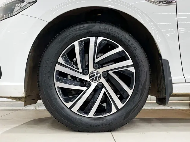 Volkswagen Lavida — Фото автомобиля 12