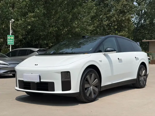 Фотография автомобиля — Li Auto i6