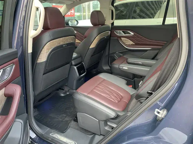 Hongqi HS7 — Фото автомобиля 5