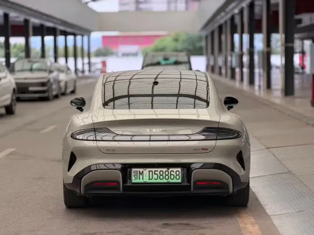 Xiaomi SU7 — Фото автомобиля 8