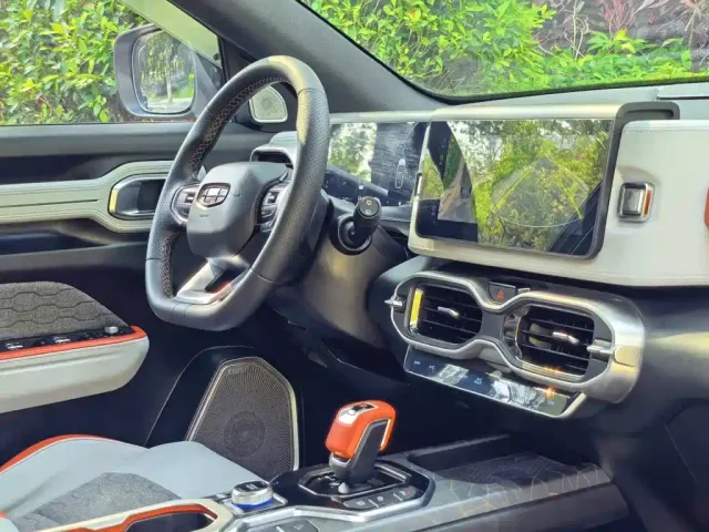 Geely ICON — Фото автомобиля 11