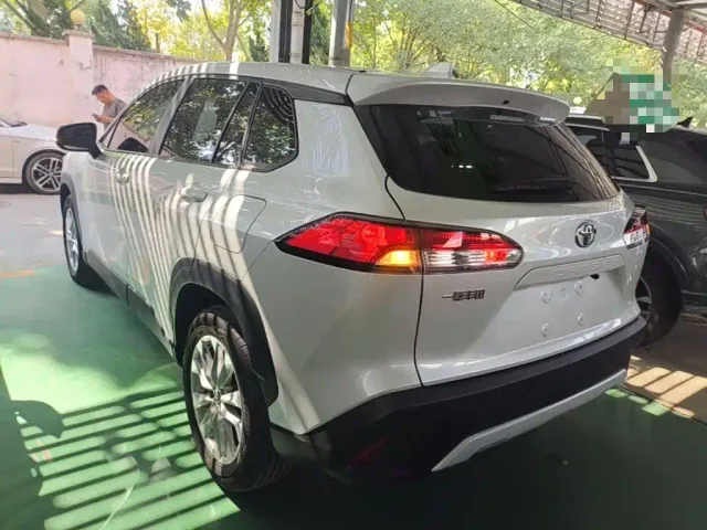 Toyota Corolla Cross — Фото автомобиля 4