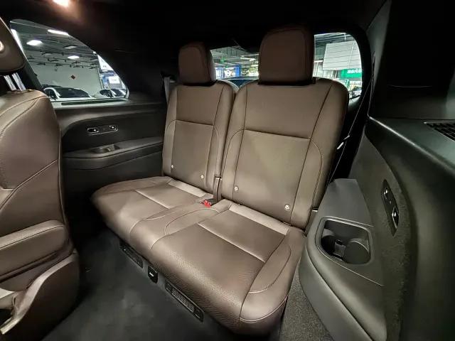 Li Auto L8 — Фото автомобиля 15