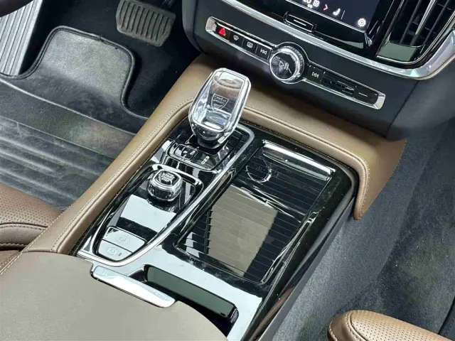 Volvo S90 — Фото автомобиля 10