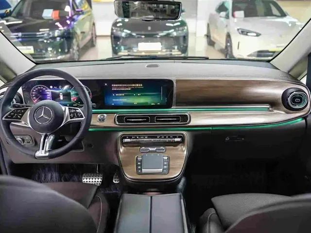 Mercedes-Benz V-Class — Фото автомобиля 12