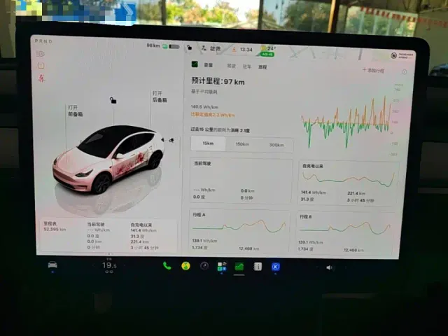 Tesla Model Y — Фото автомобиля 11