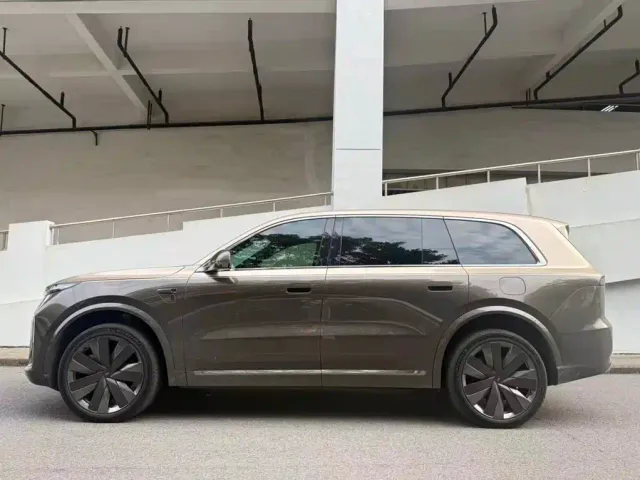 Li Auto L9 — Фото автомобиля 2