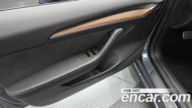 Tesla Model 3 — Фото автомобиля 13