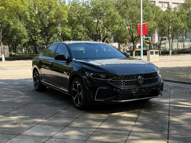Volkswagen Passat — Фото автомобиля 3
