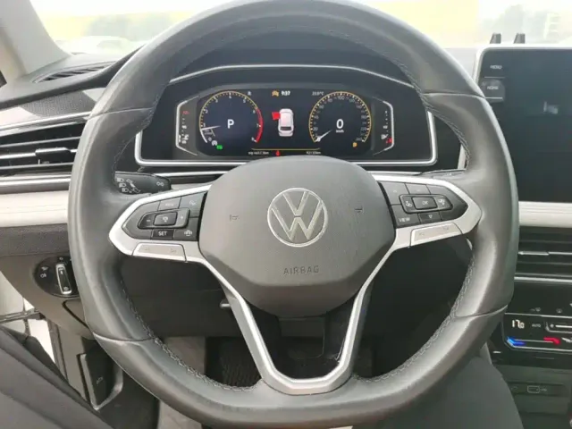 Volkswagen Tiguan L — Фото автомобиля 10