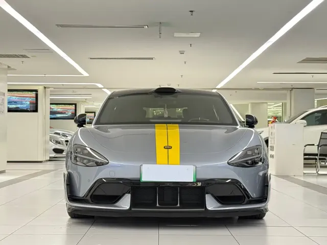 Xiaomi SU7 Ultra — Фото автомобиля 2