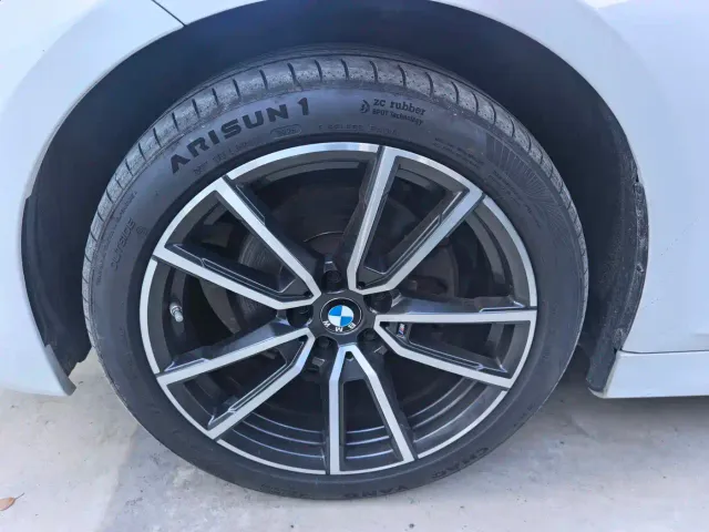 BMW 3 Series — Фото автомобиля 2