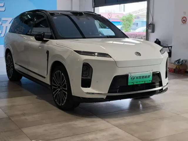 Nio ES8 — Фото автомобиля 3