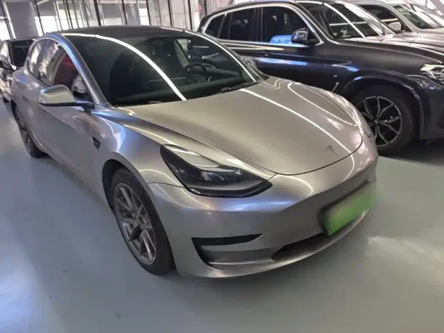 Tesla Model 3 — Фото автомобиля 3