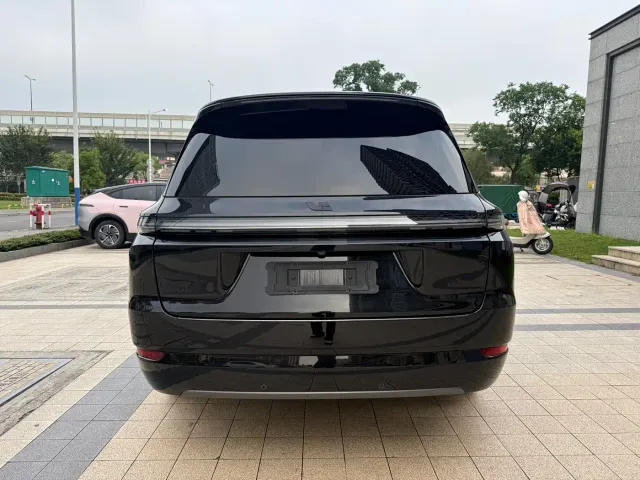 Li Auto L9 — Фото автомобиля 15