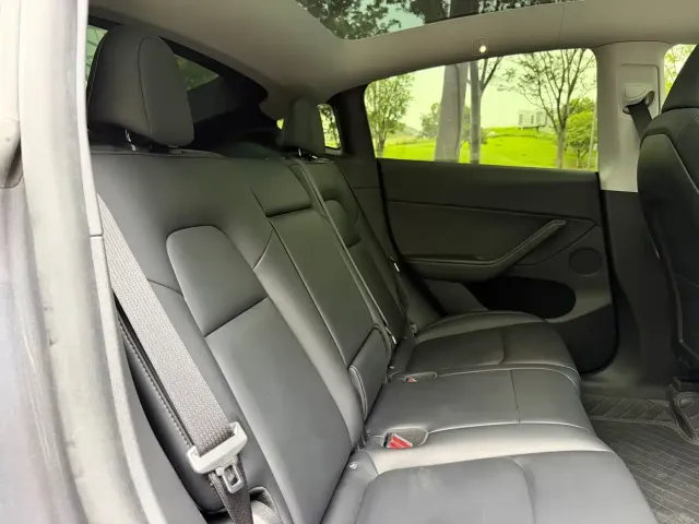 Tesla Model Y — Фото автомобиля 14