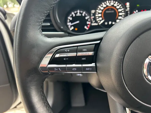 Mazda Axela — Фото автомобиля 6