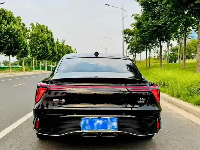 Hongqi H6 — Фото автомобиля 8