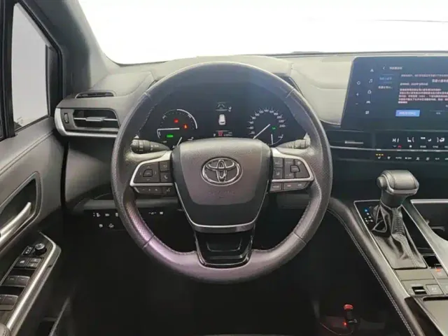 Toyota Sienna — Фото автомобиля 15