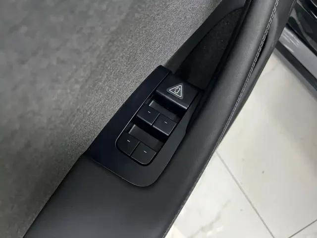 Tesla Model 3 — Фото автомобиля 9