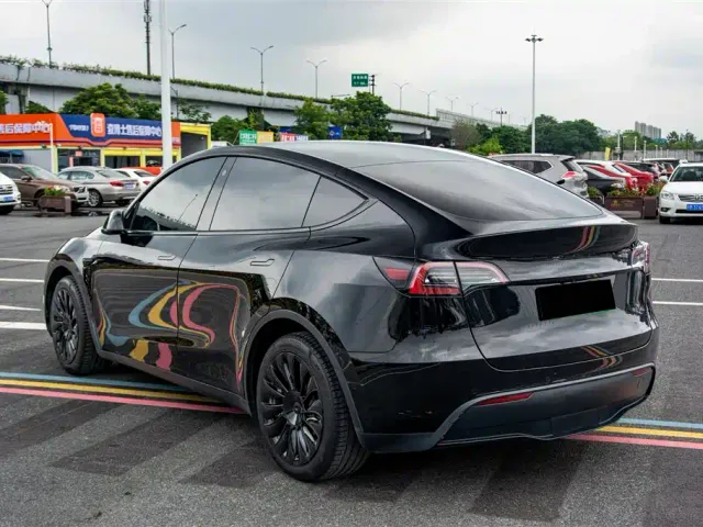 Tesla Model Y — Фото автомобиля 6