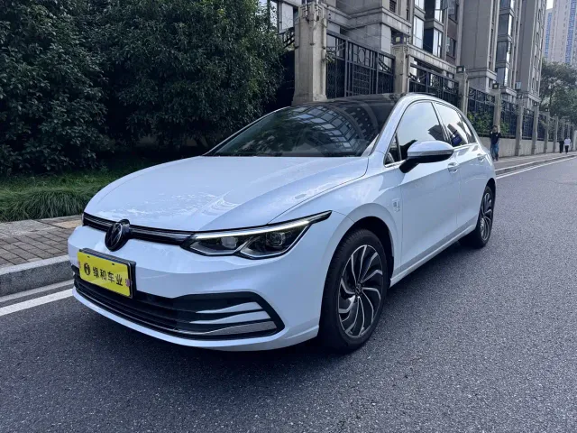 Фотография автомобиля — Volkswagen Golf