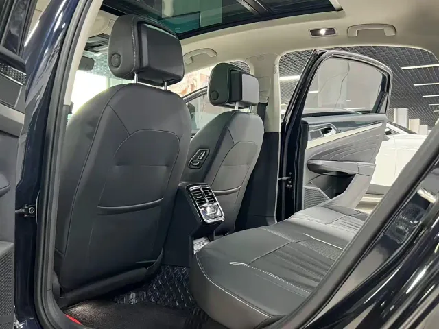 Volkswagen Passat — Фото автомобиля 18