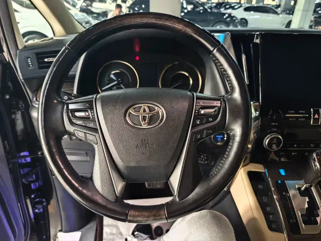 Toyota Vellfire — Фото автомобиля 9
