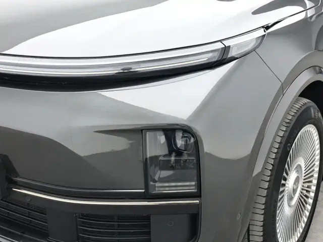 Li Auto L8 — Фото автомобиля 16