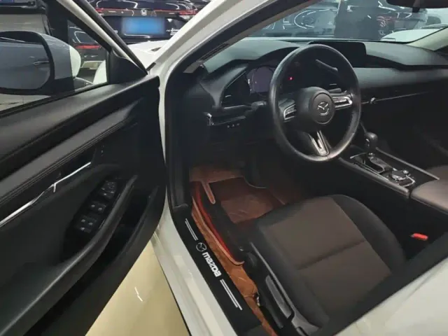 Mazda Axela — Фото автомобиля 14