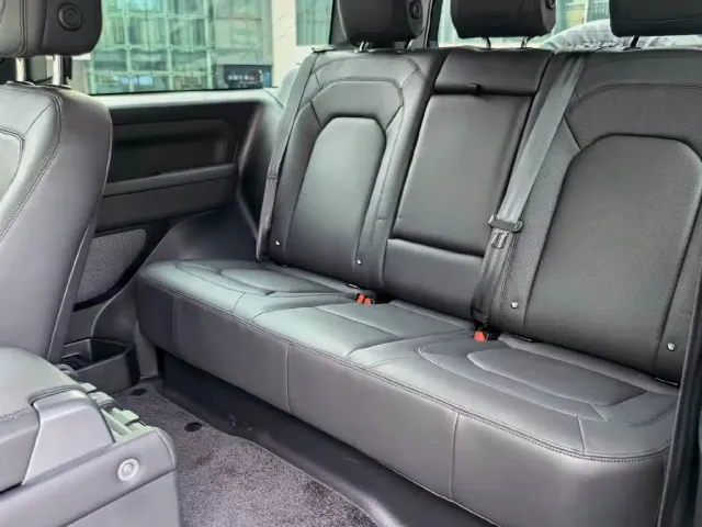 Land Rover Defender — Фото автомобиля 8