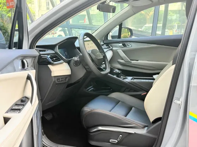 Lynk & Co Lynk & Co 06 EM-P 2022 PHEV 84KM Range Pro — Фото автомобиля 7