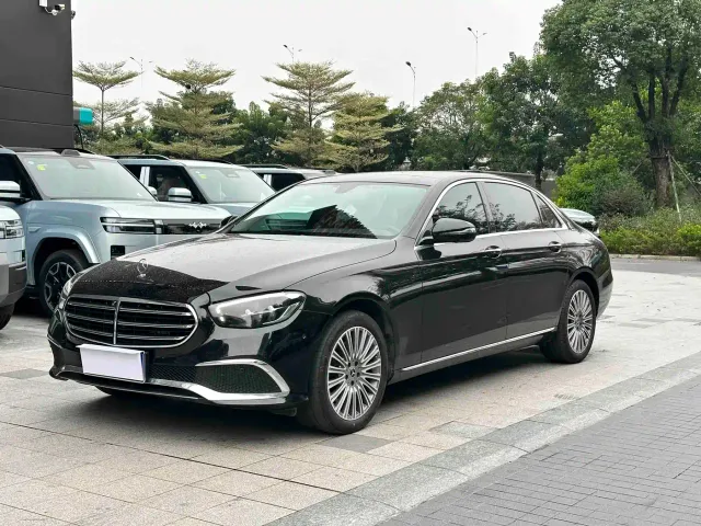 Фотография автомобиля — Mercedes-Benz E-Class