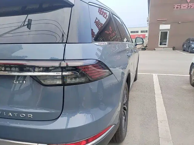 Lincoln Aviator — Фото автомобиля 7