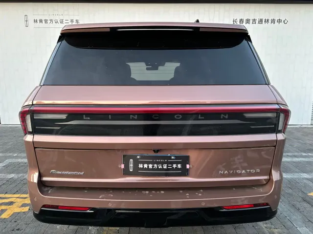 Lincoln Navigator — Фото автомобиля 24